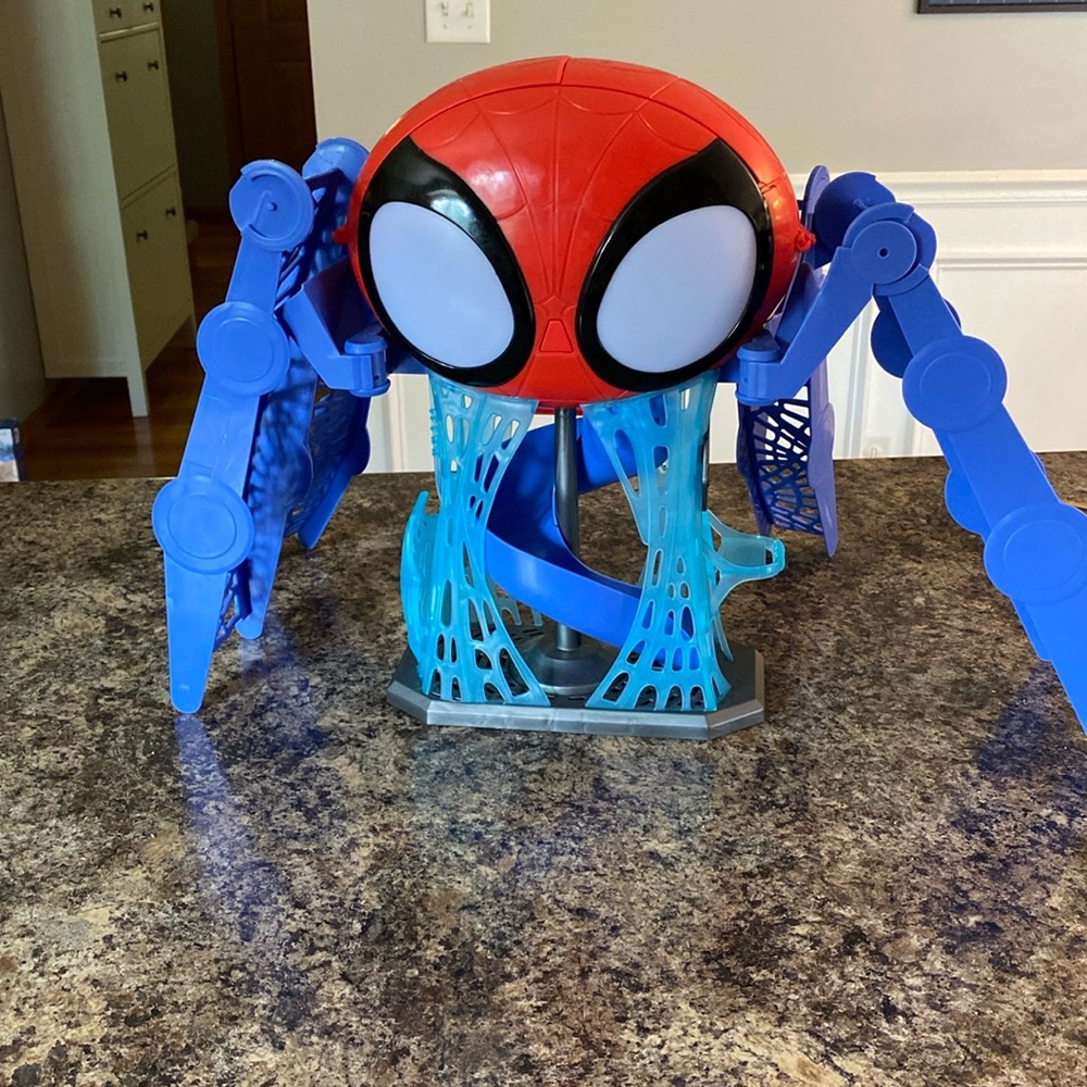 Marvel Spider-Man Spidey and friends webquarters toy.